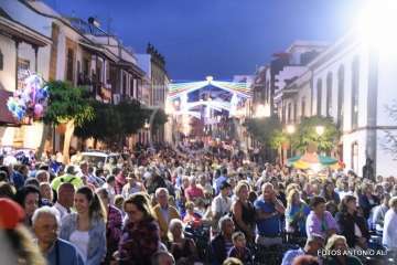 Máxima expectación en la bajada de la Virgen del Pino (Foto Antonio Alí)